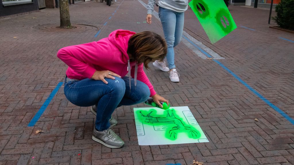 Foto: Hertenpootjes en herten in centra van Epe en Vaassen