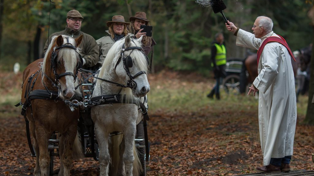 Foto: Toch ‘ritzegen’ bij de Sint Hubertusrit in Epe
