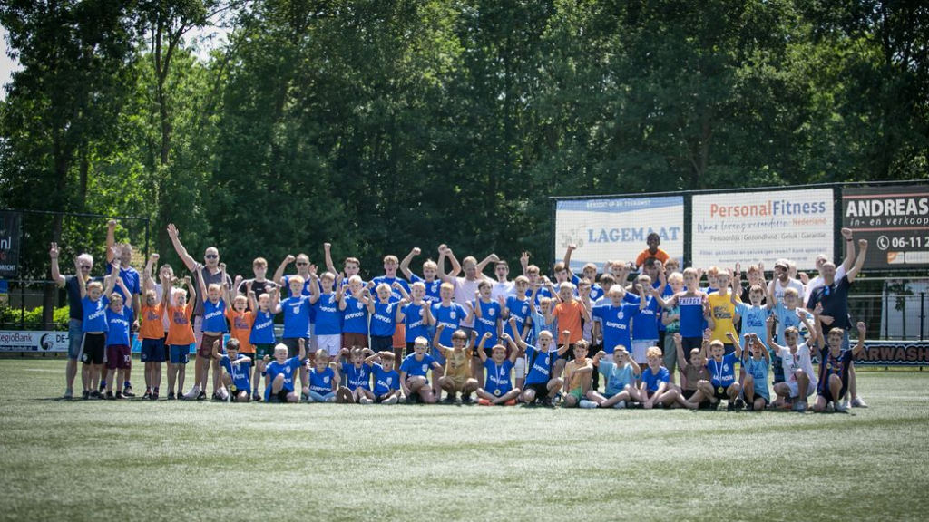Foto: Kampioenen jeugdteams SEH gehuldigd