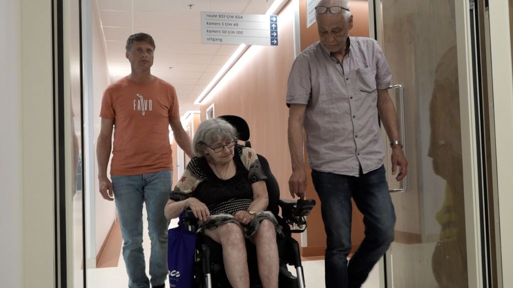 Foto: Jook (60) heeft een zeldzame ziekte en vlogt daar over