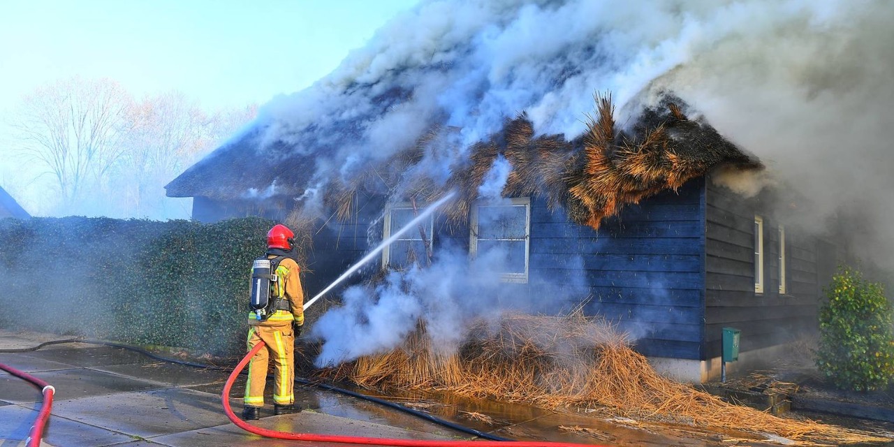 Roetneerslag bij brand Heeze