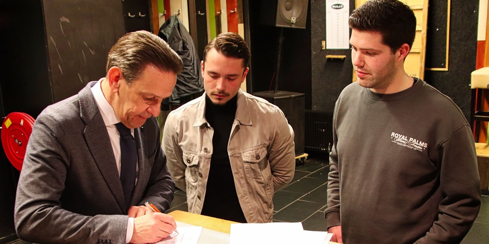 Foto: Overeenkomst gemeente Cranendonck met JC Harlekyn