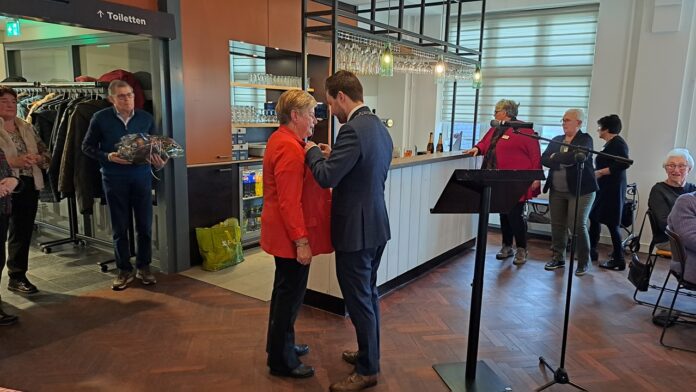 Foto: Koninklijke onderscheiding voor Bertie Willems-Raasens