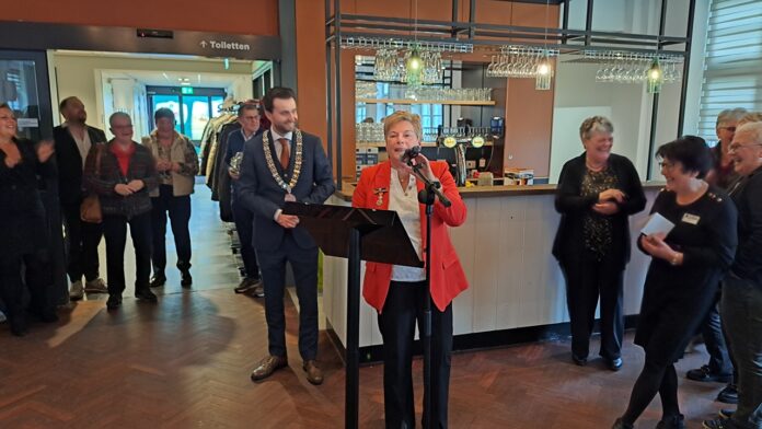 Foto: Koninklijke onderscheiding voor Bertie Willems-Raasens