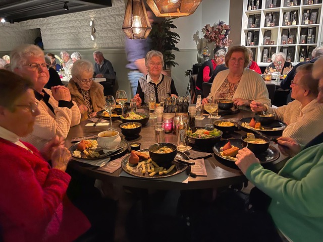 Foto: Kerstdiner in jubileumjaar Zonnebloemafdeling Heeze-Sterksel