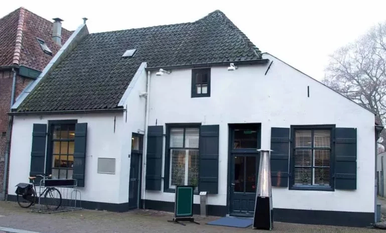 Foto: Café Troost in Wageningen: Van Historische Stadsboerderij tot Jongerencafé