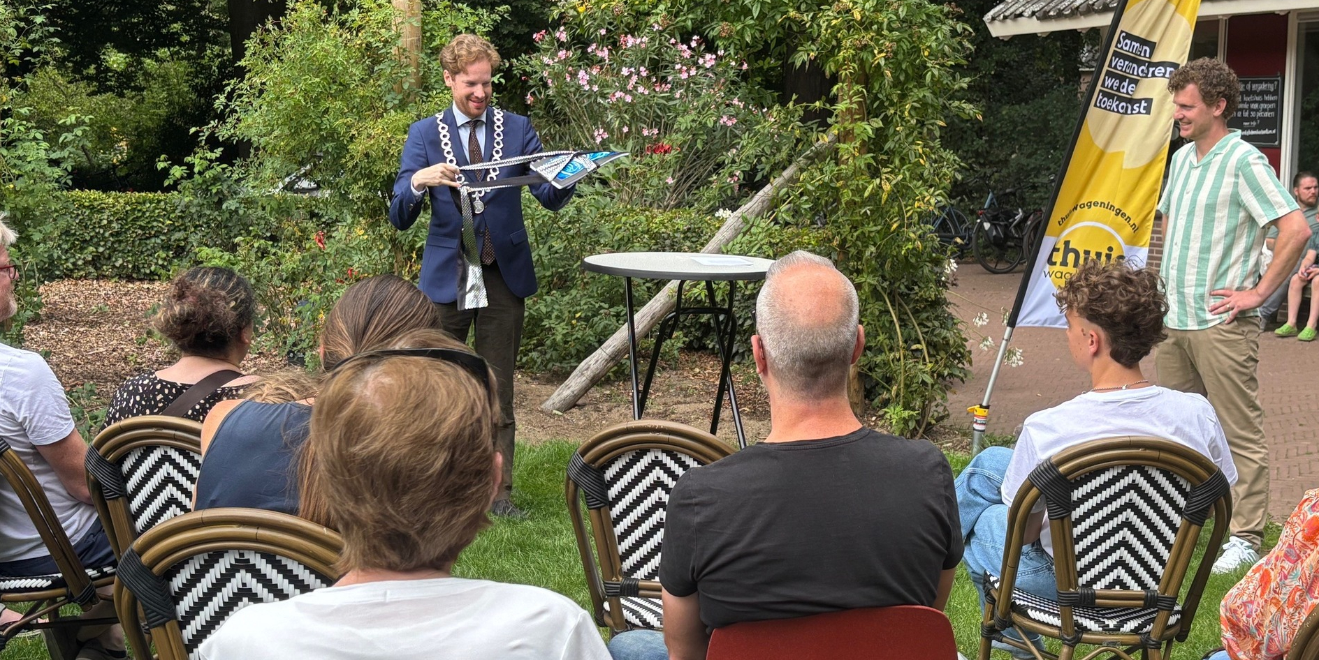 Foto: Expositie ‘Binnenstebuiten’ geopend in Belmonte Arboretum