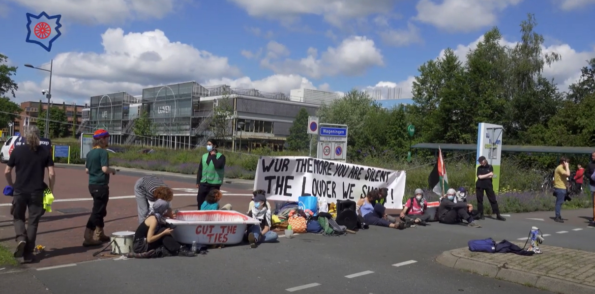 Foto: Studenten Blokkeren Ingangen van Universiteit Wageningen: Banden met Israël Moeten Gebroken Worden