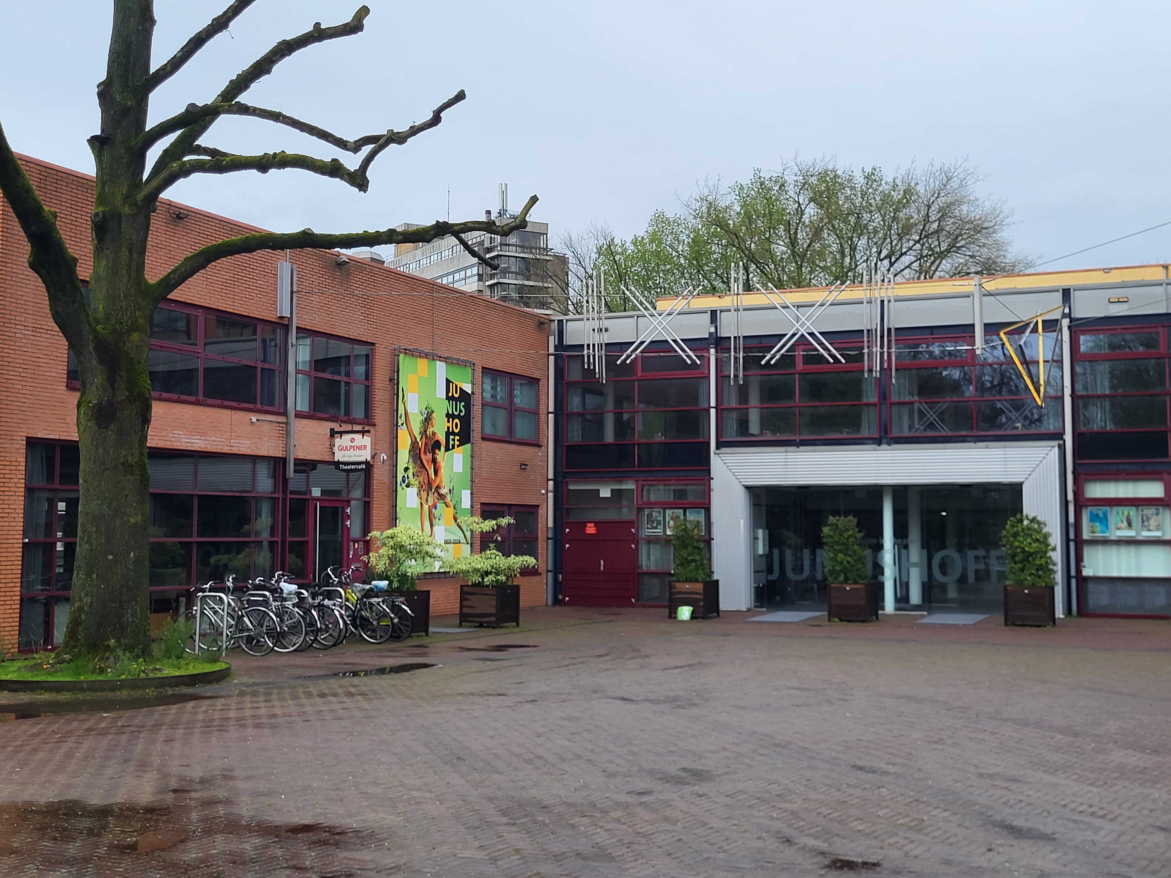 Foto: Junushoff luidt de noodklok, het is erop of eronder