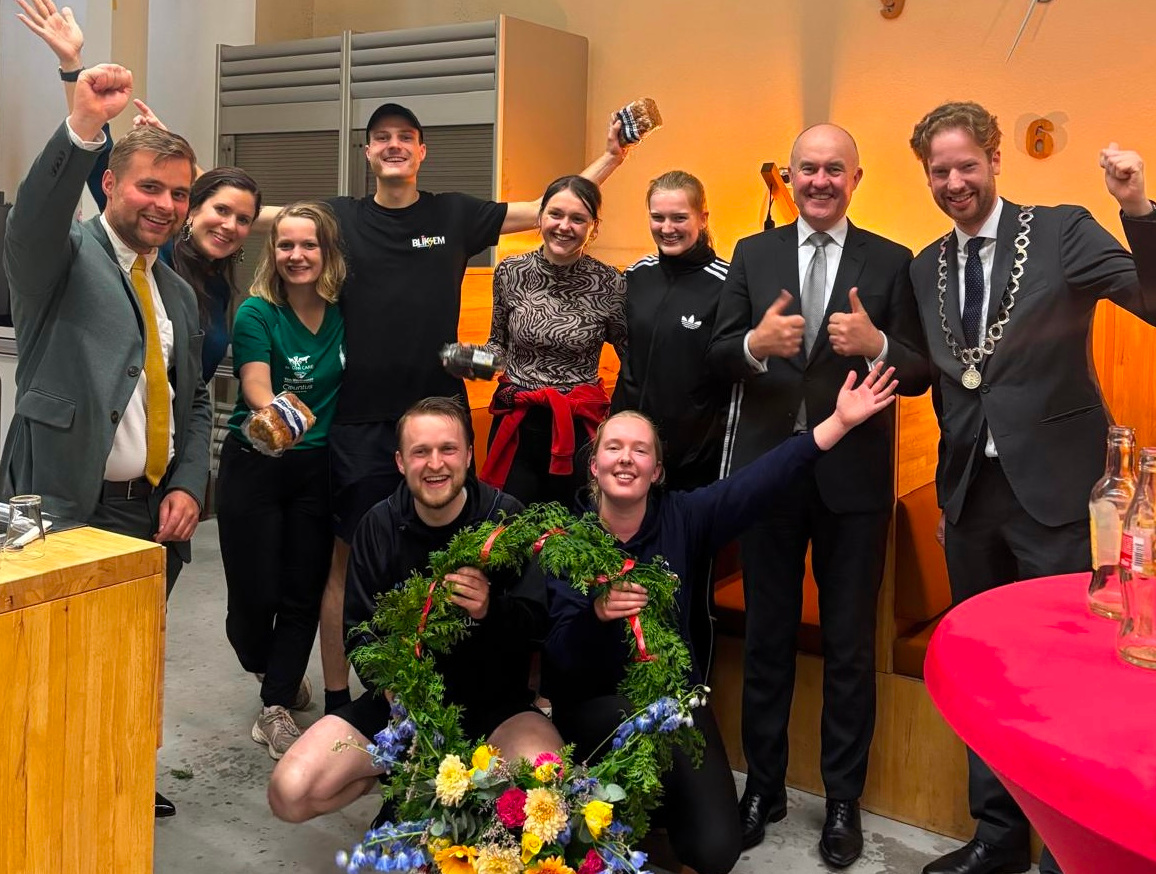 Foto: Straatkaatsen kleurt Wageningen Frysk tijdens 95-jarig jubileum W.S.S.F.S.