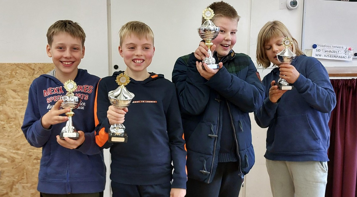 Foto: Jens Krol en Thijs van Loon schooldamkampioen