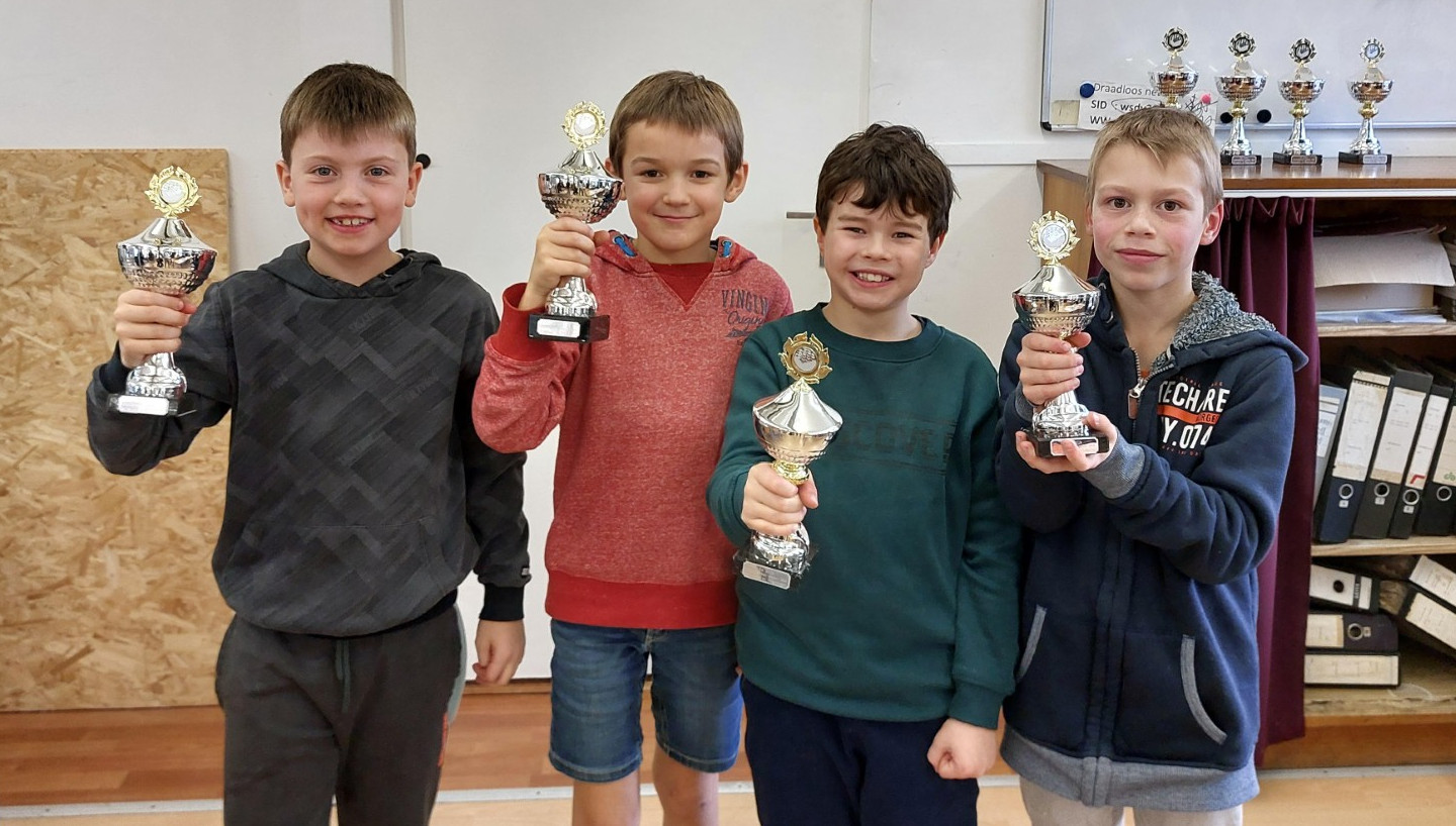 Foto: Jens Krol en Thijs van Loon schooldamkampioen