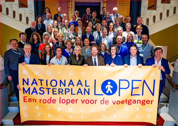 Foto: Nationaal Masterplan Lopen: de rode loper uitleggen voor de voetganger