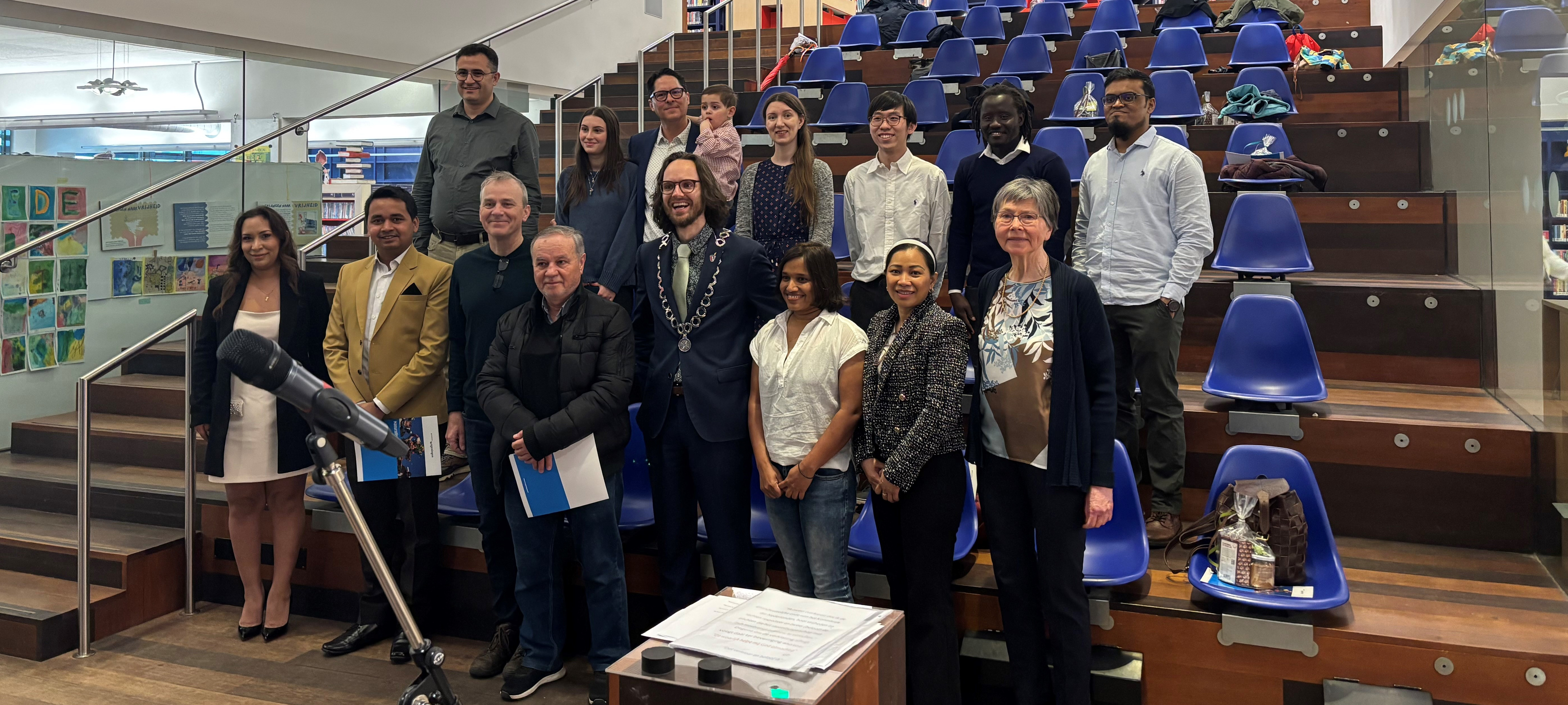 Foto: Een Nieuwe Start: 21 Wageningers Leggen de Eed af en Worden Nederlander