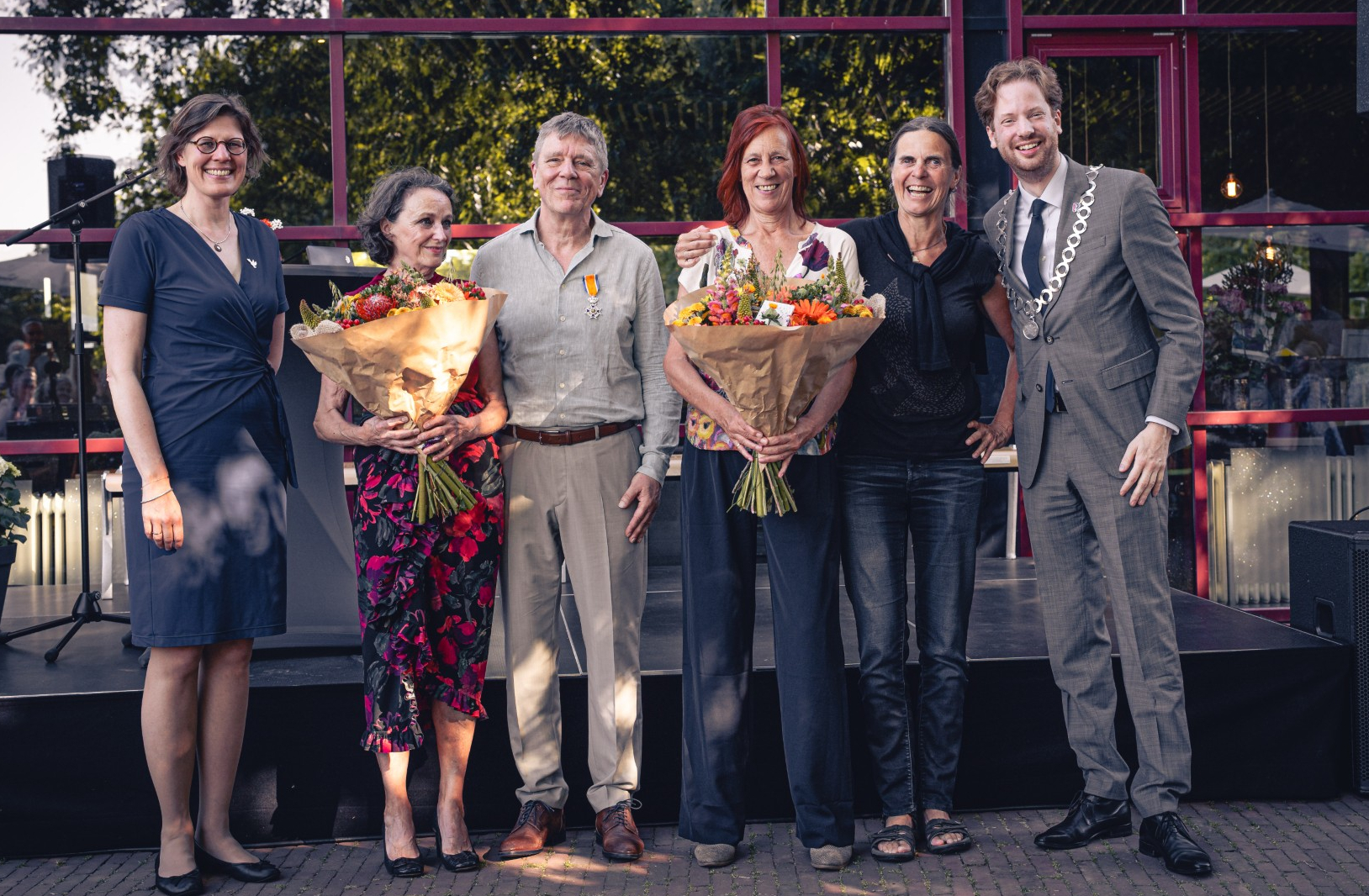 Foto: Lintje en Erezilver bij afscheid directie Theater Junushoff