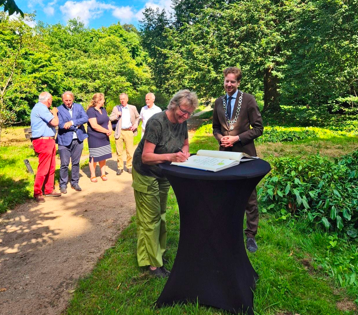 Foto: Nieuwe Bijzondere Boom voor Belmonte Arboretum