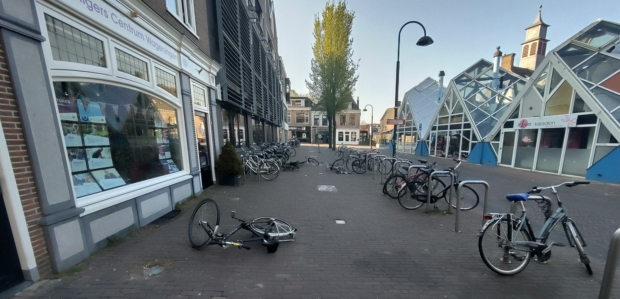 Foto: Fietsenvandalisme in Wageningen : Stationsstraat opnieuw doelwit
