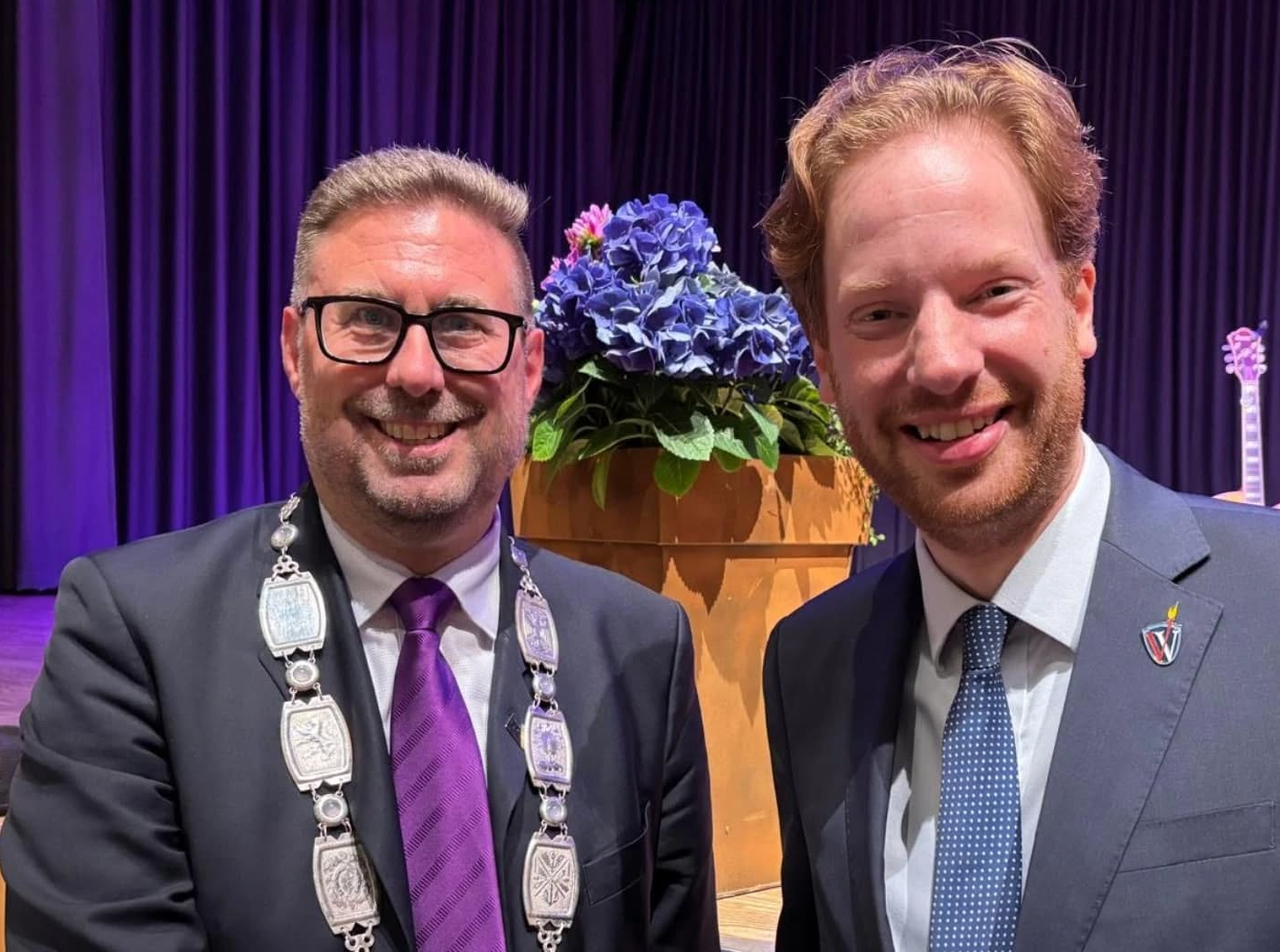 Foto: Nieuwe burgemeester in partnerstad Mörfelden-Walldorf: Karsten Groß geïnstalleerd