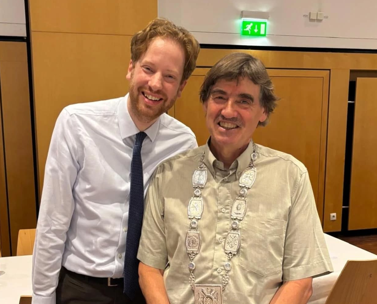 Foto: Nieuwe burgemeester in partnerstad Mörfelden-Walldorf: Karsten Groß geïnstalleerd