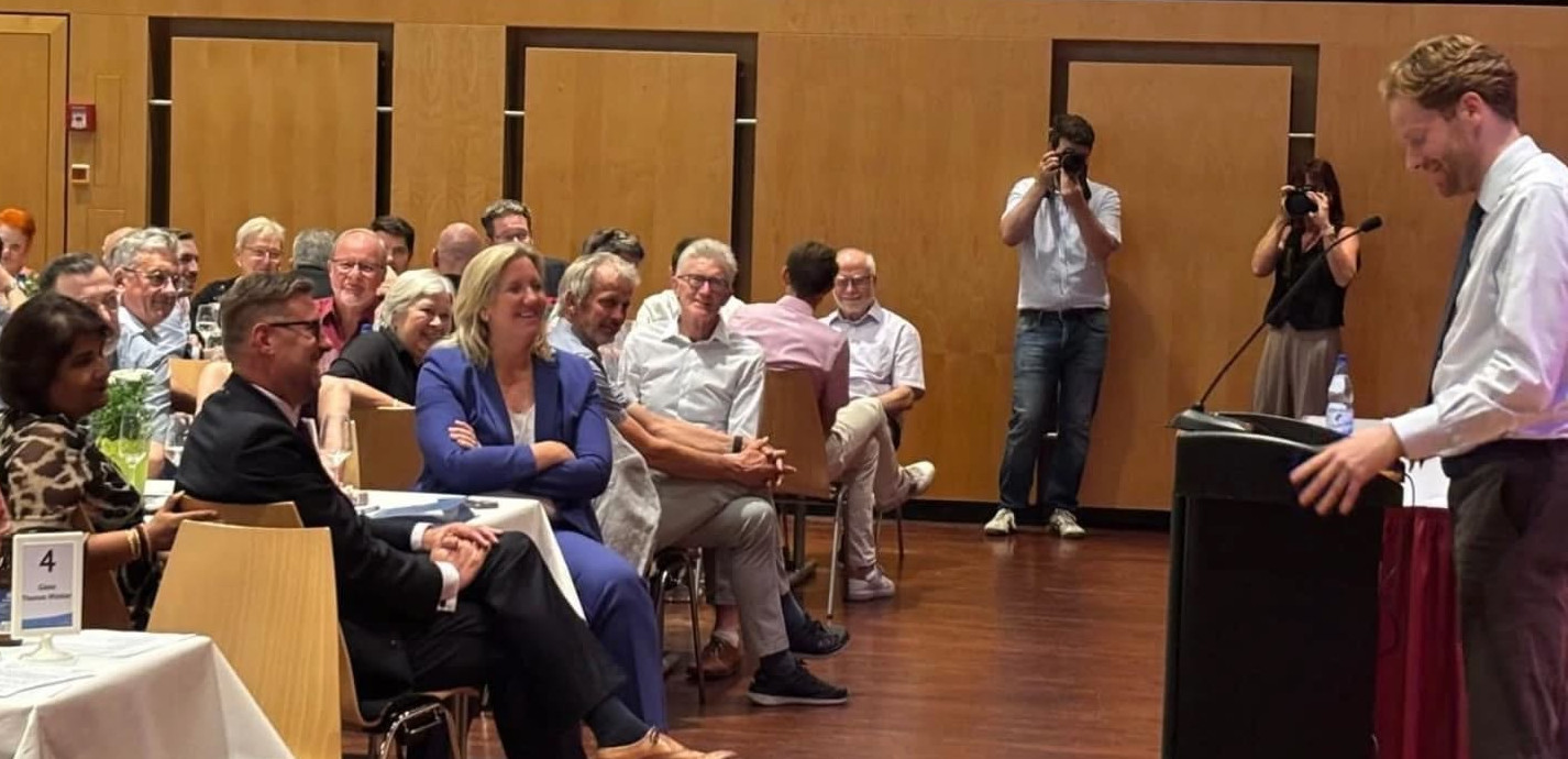 Foto: Nieuwe burgemeester in partnerstad Mörfelden-Walldorf: Karsten Groß geïnstalleerd