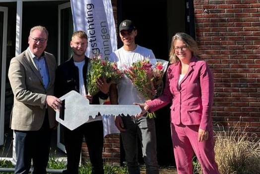 Foto: Feestelijke Sleuteloverdracht van eerste Friendswoning in Wageningen!