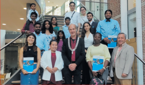 Foto:  19 Wageningse inwoners officieel Nederlander geworden