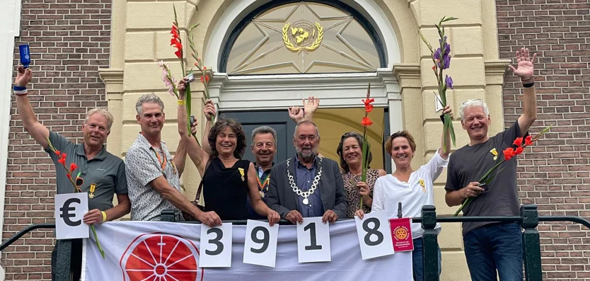 Foto: 1000 Kilometer lopen levert €3910 op voor buurtmaaltijd