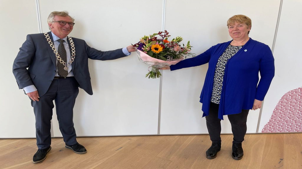 Foto: Wagenings erezilver voor Mevrouw van den Brink-Rijtema