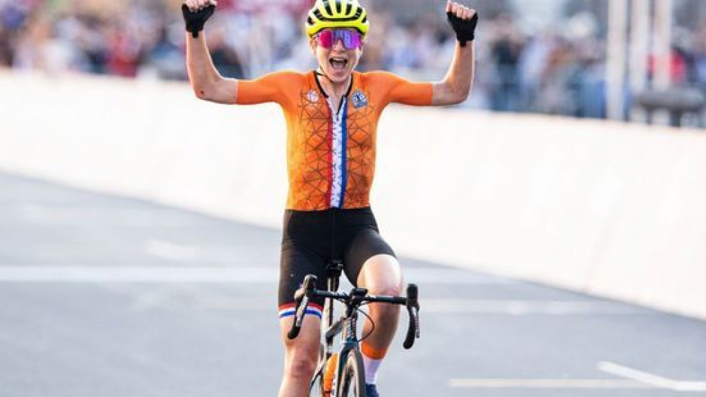 Foto: Huldiging Annemiek van Vleuten live te zien bij RTV Rijnstreek