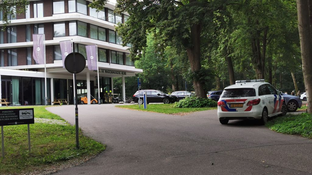 Foto: Hotel in Wageningen ontruimd na gaslucht en explosie