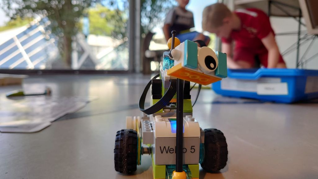 Foto: Bibliotheek leert kinderen Robottaal of Boekvloggen