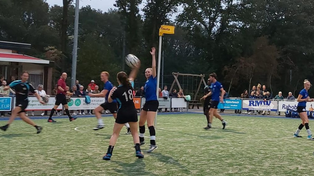 Foto: KV Wageningen wint makkelijk van SCO