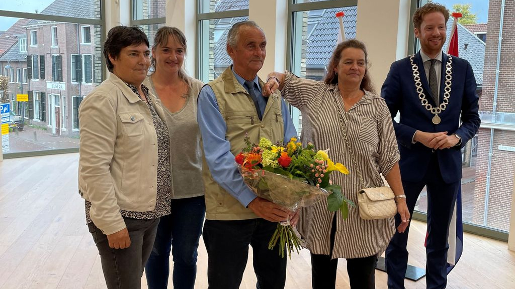 Foto: Frans van Ernst krijgt Wagenings Erezilver