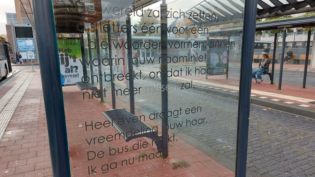 Foto: Gedichten in de bushaltes