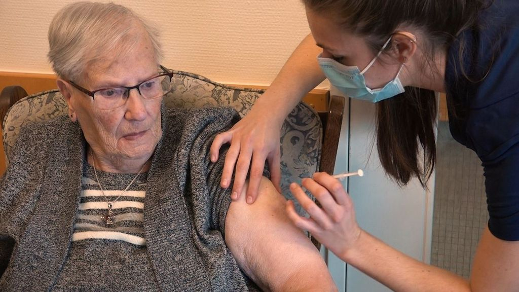 Foto: 'Ik heb al zoveel besmettelijke ziektes meegemaakt', zegt mevrouw Eftrik (90)