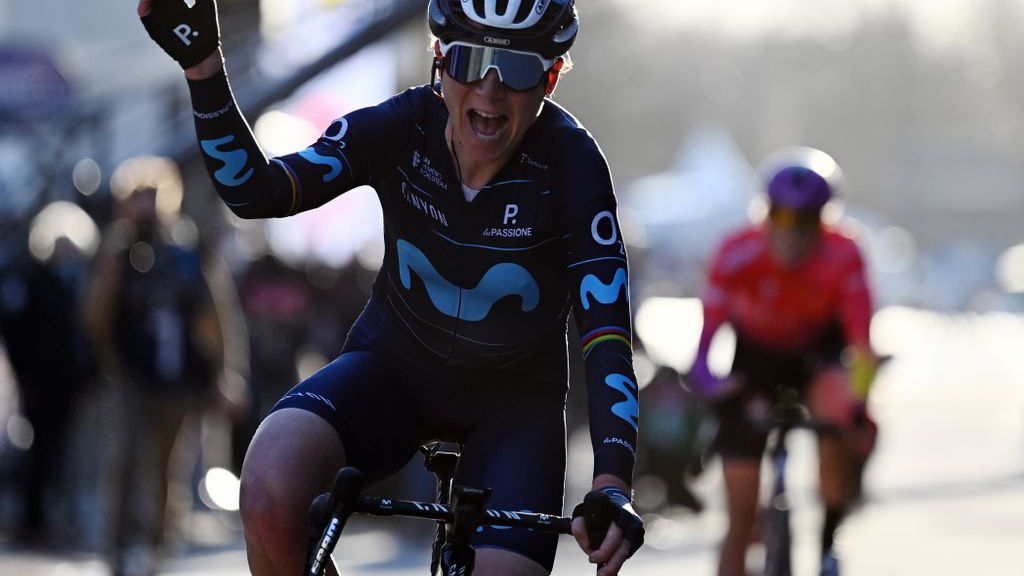 Foto: Van Vleuten vervolgt wielerseizoen met zege in Omloop Het Nieuwsblad