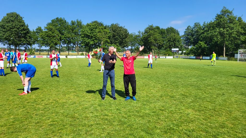 Foto: Frans van Ernst neemt na ruim 40 jaar afscheid als verzorger