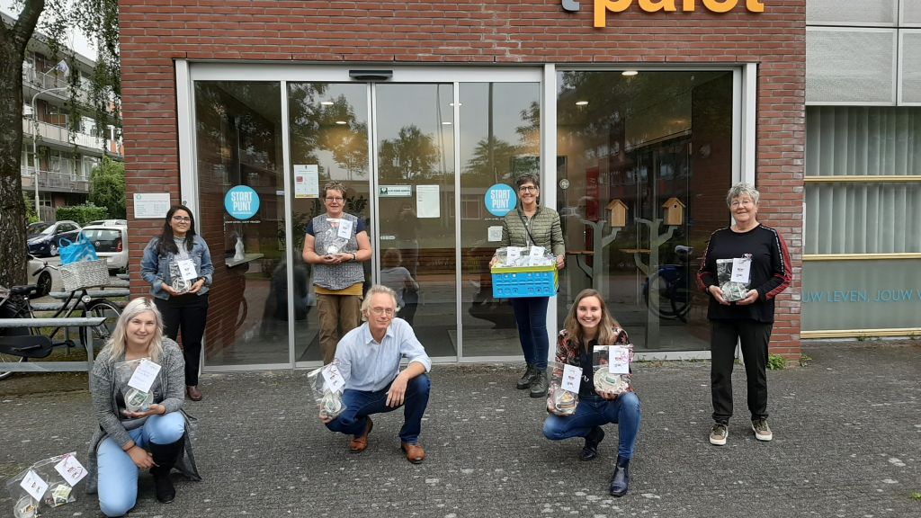 Foto: Solidez geeft ‘hug in a cup’ aan mantelzorgers