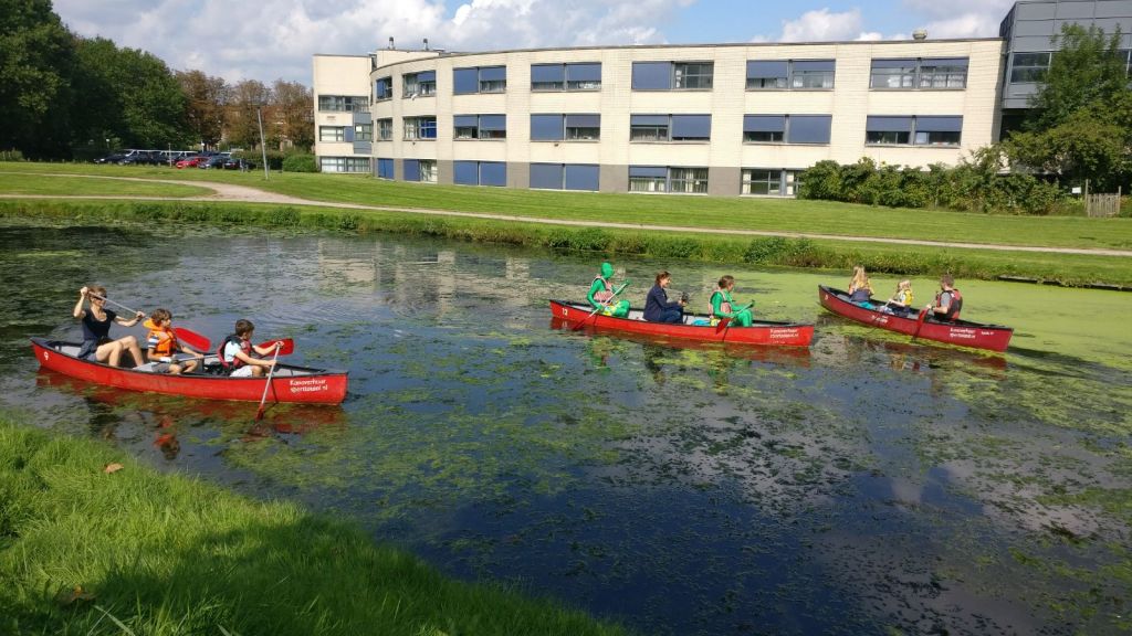 Foto: Zondag 6 september schoonmaken Wageningse stadsgracht