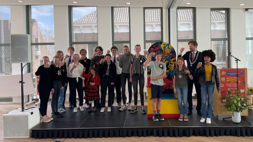 Foto: Jeugdlintjesregen voor 12 jonge kanjers