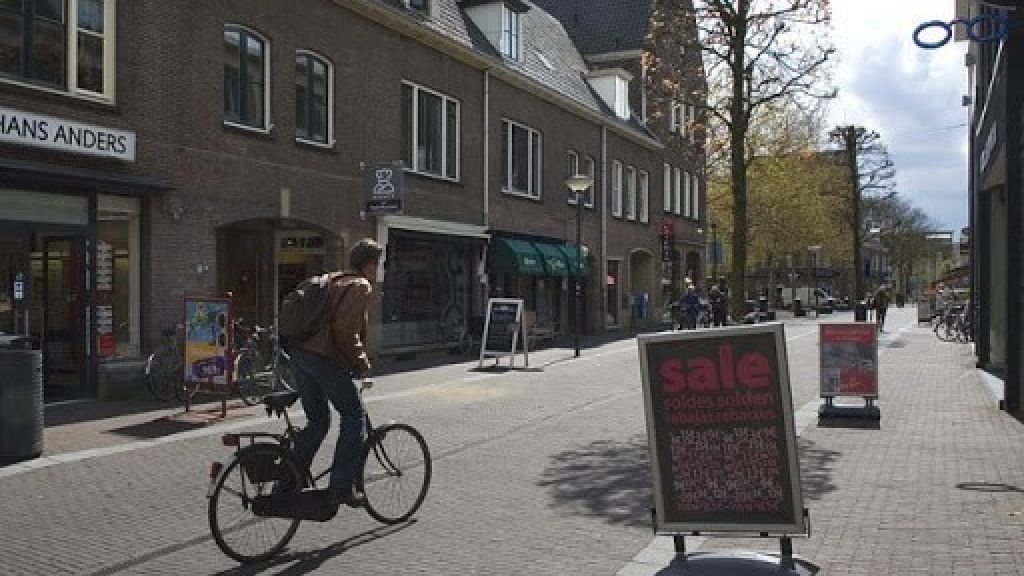 Foto: Binnenkort boetes voor fietsen in de Hoogstraat